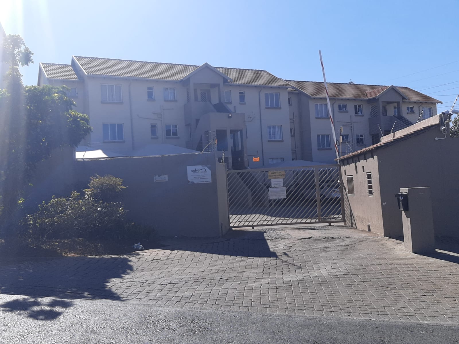 2 BEDROOM TOWNHOUSE - LINMEYER JHB SOUTH