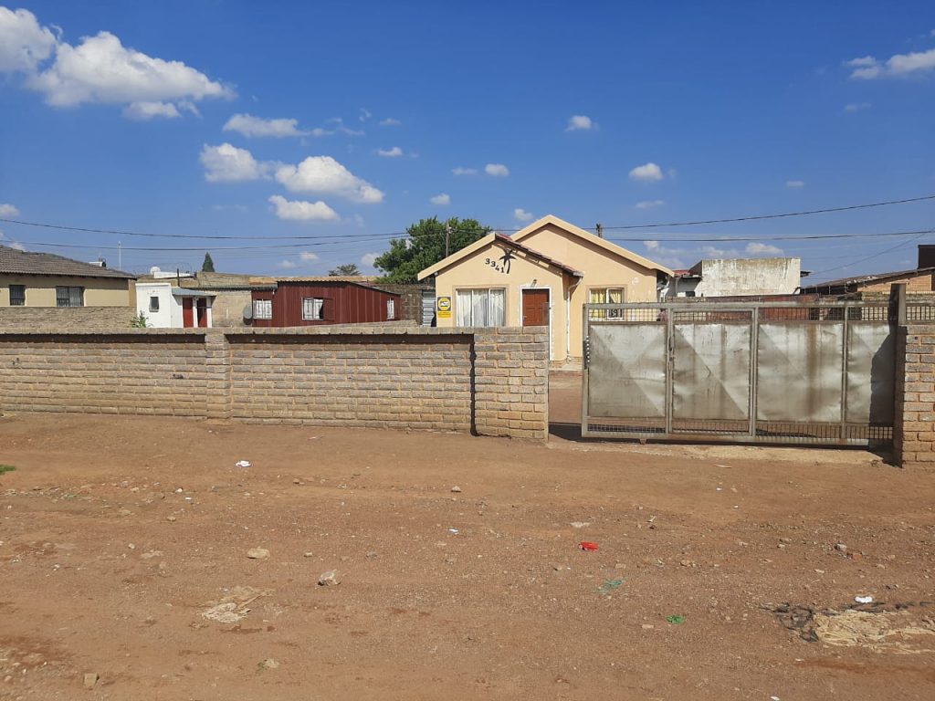 (Price Reduced) 3 BEDROOM HOUSE STRETFORD (ORANGE FARM) Lindville