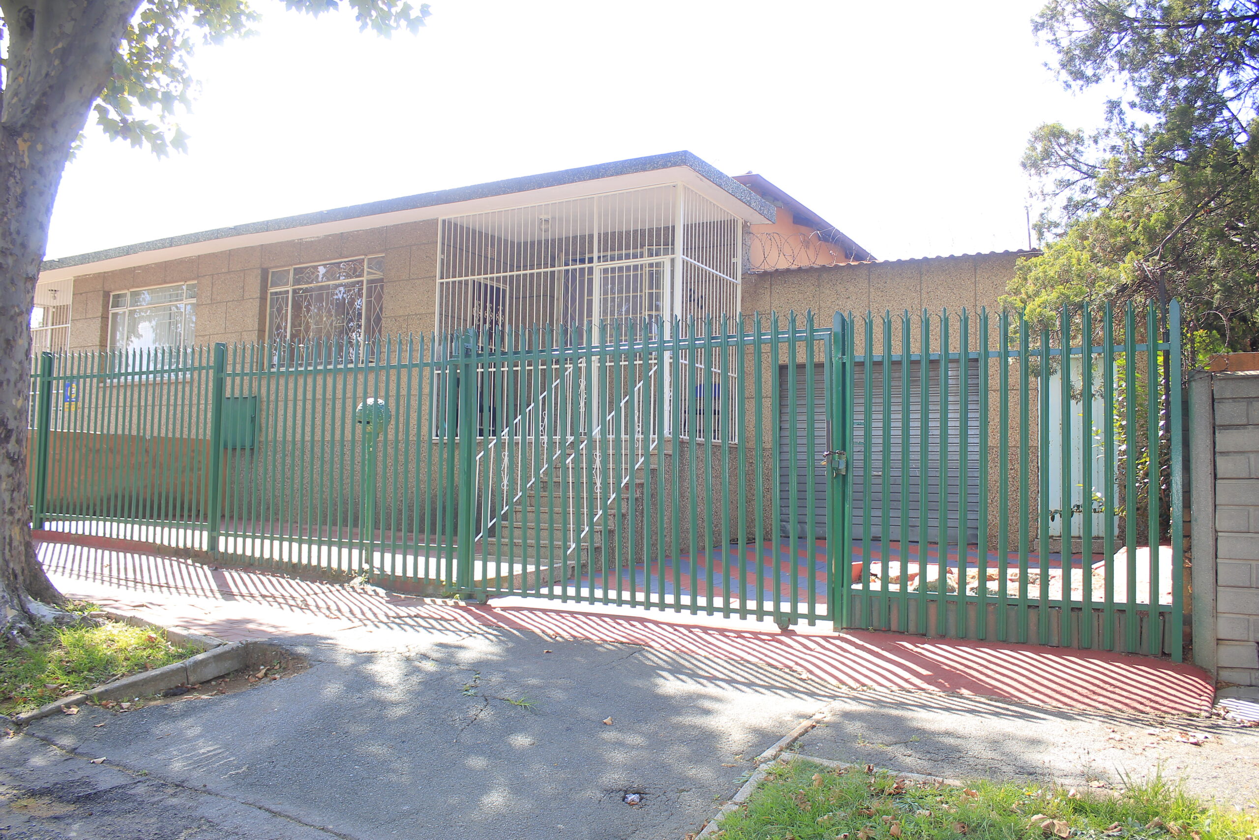 3 BEDROOM SEMI HOUSE - TURF CLUB