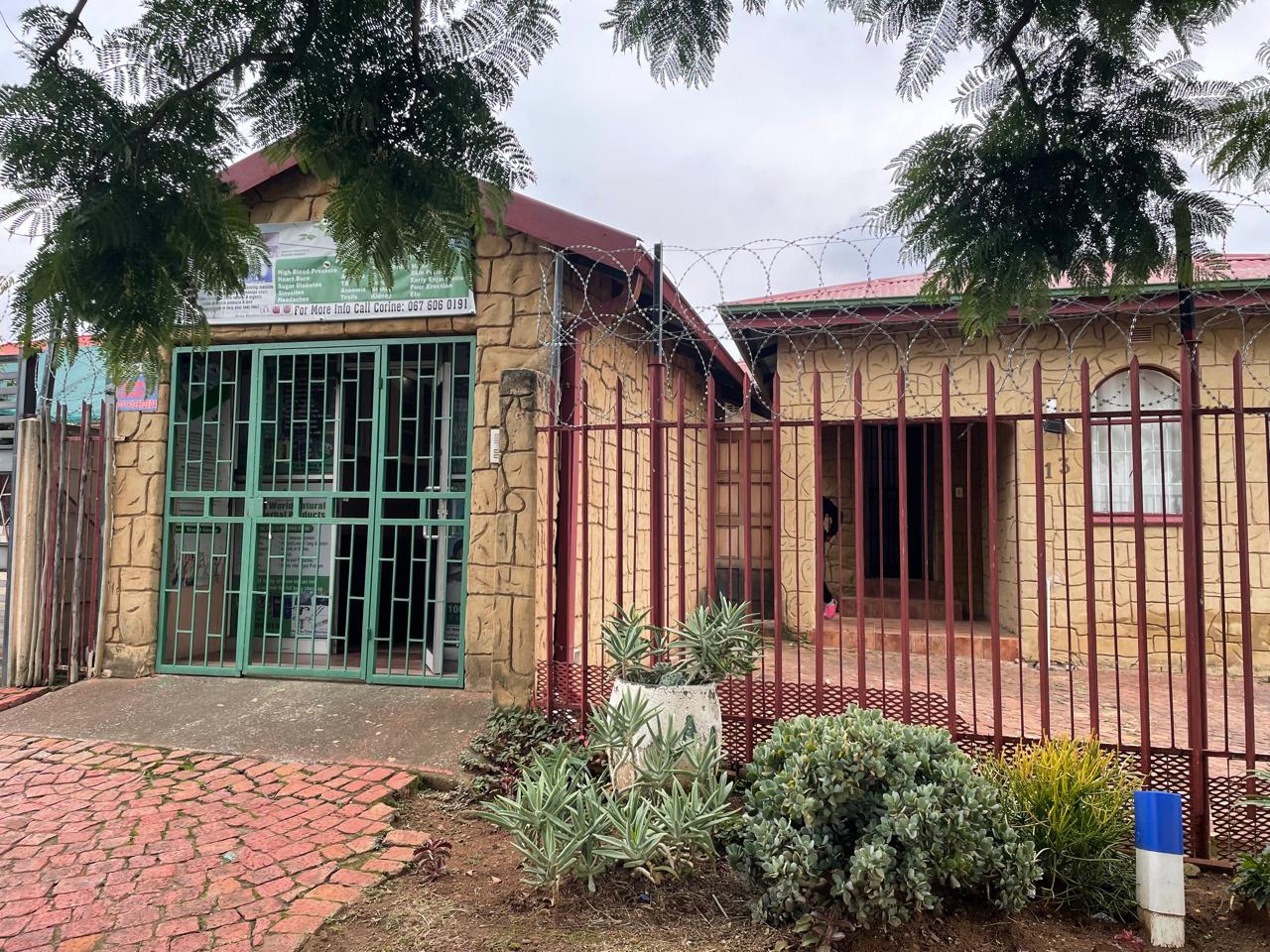 5 BEDROOM HOUSE - SOUTH HILLS JHB