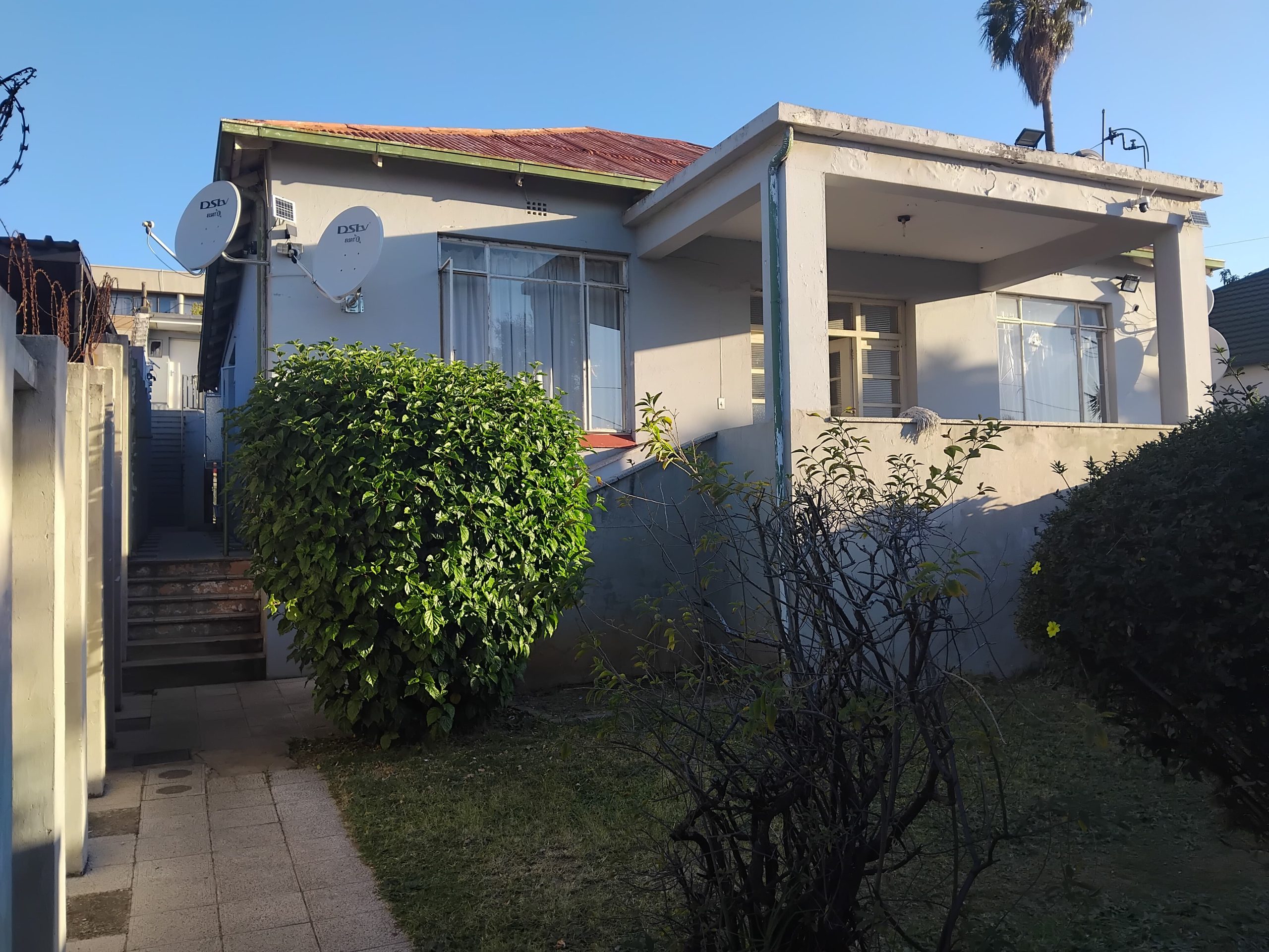6 BEDROOM HOUSE -  ORANGE DROVE- JOHANNESBURG